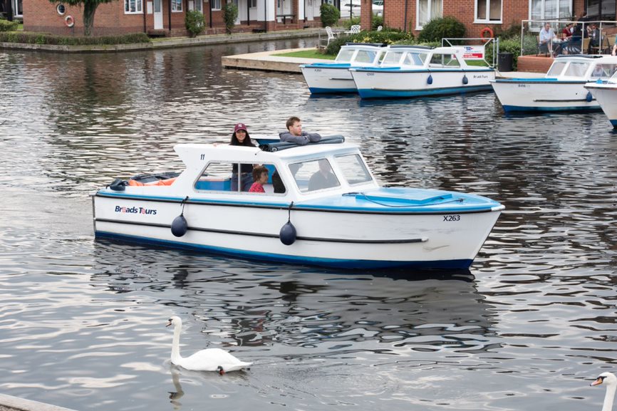 Boat Trip Norfolk coach trip from luton